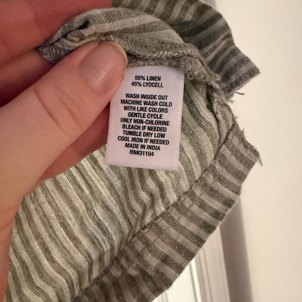 Linen Button Down Tank - Picture 2 of 3